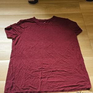 Maurices Men's Short Sleeve Tee in Burgundy